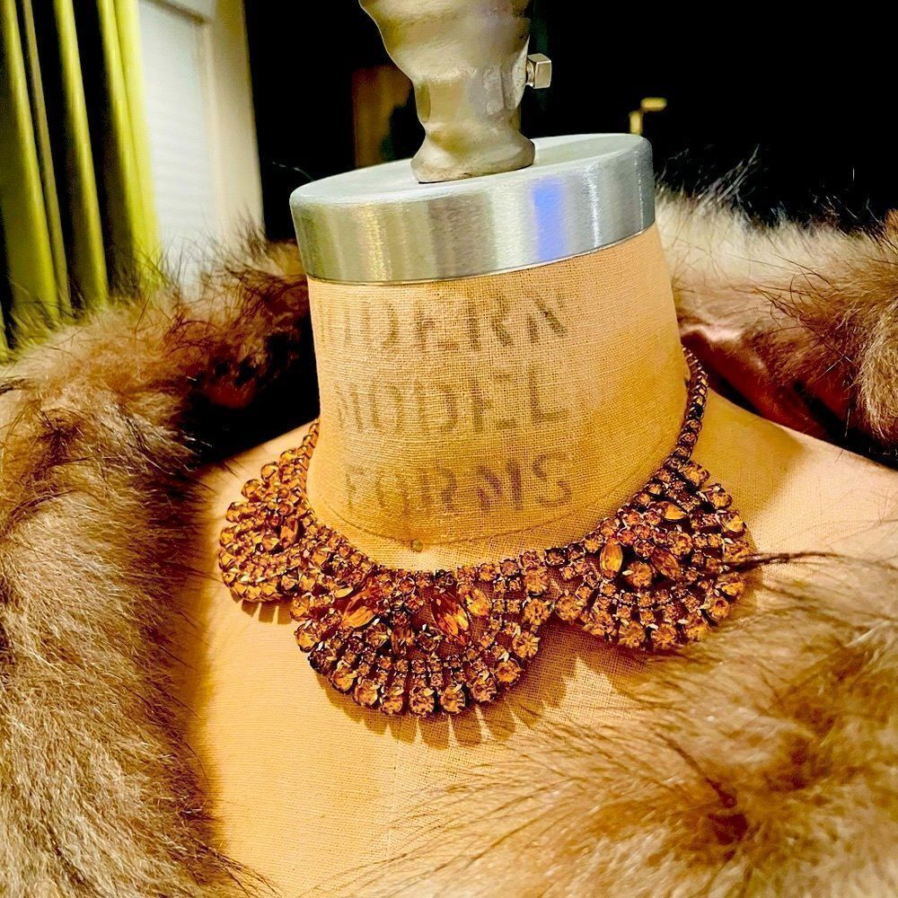 ♥️ Vintage Rhinestone necklace, Delicious marmalade orange unique scallops